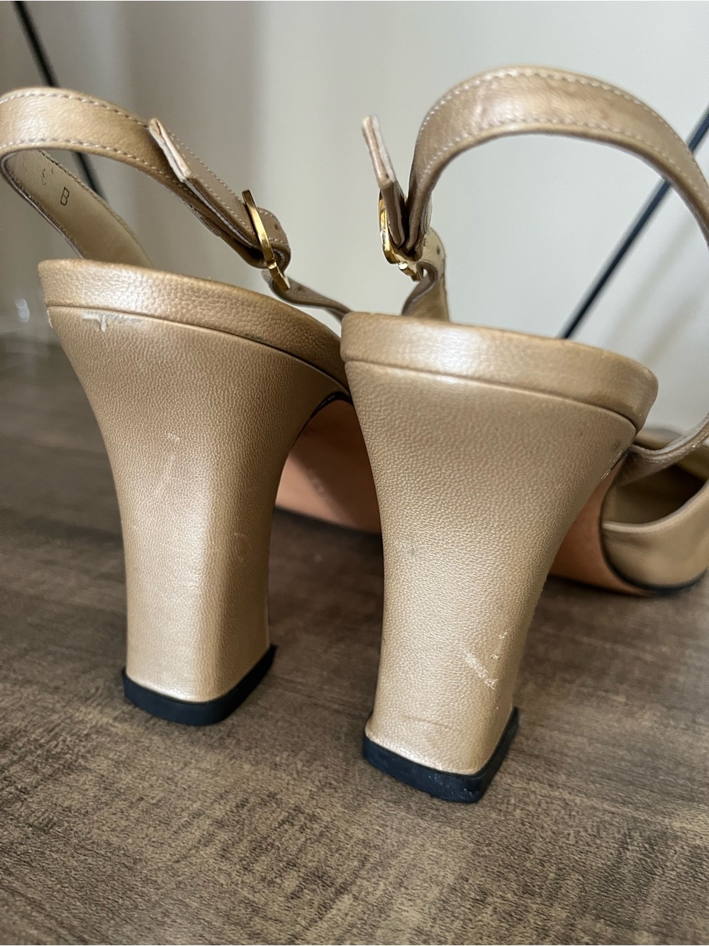 Salvatore Ferragamo Gold Tone Leather Slingback Heels Shoes Size 8 - Picture 14 of 16